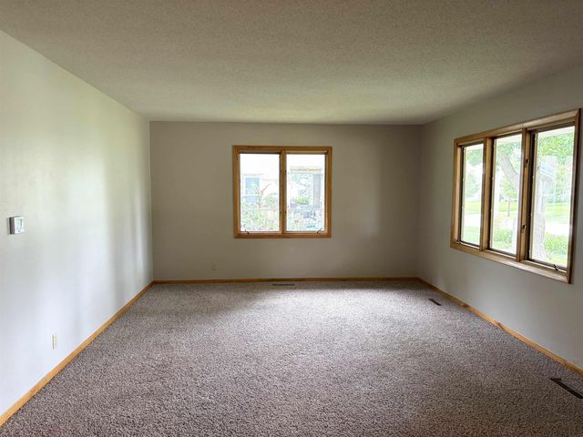 803 S Adams Street, Wellsburg, IA 50680