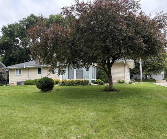 803 S Adams Street, Wellsburg, IA 50680