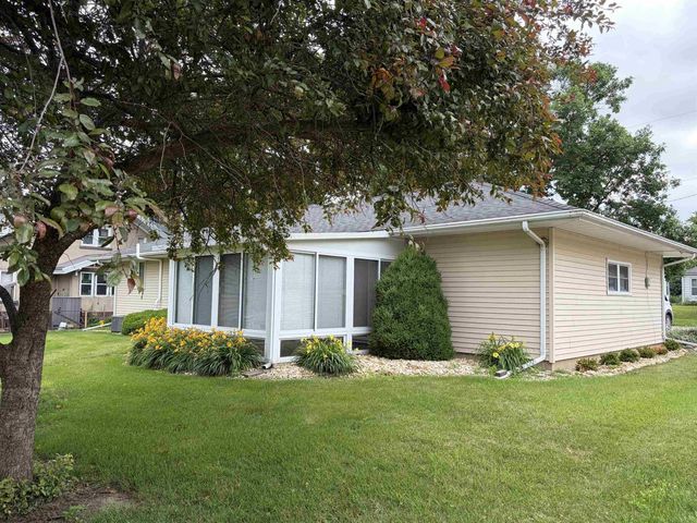 803 S Adams Street, Wellsburg, IA 50680
