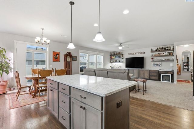 104 Bravo Street, Moxee City, WA 98936