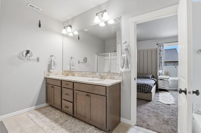 104 Bravo Street, Moxee City, WA 98936