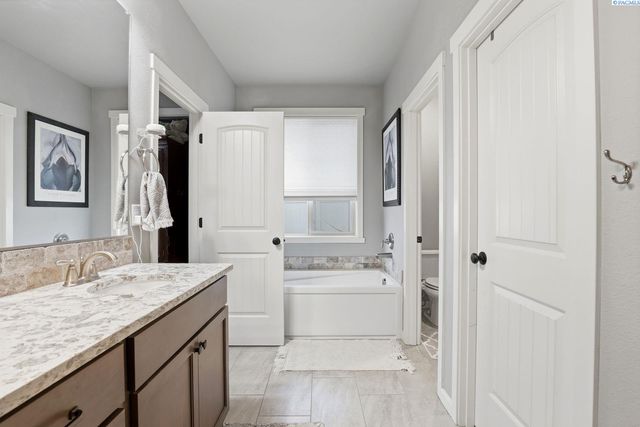 104 Bravo Street, Moxee City, WA 98936