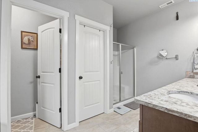 104 Bravo Street, Moxee City, WA 98936