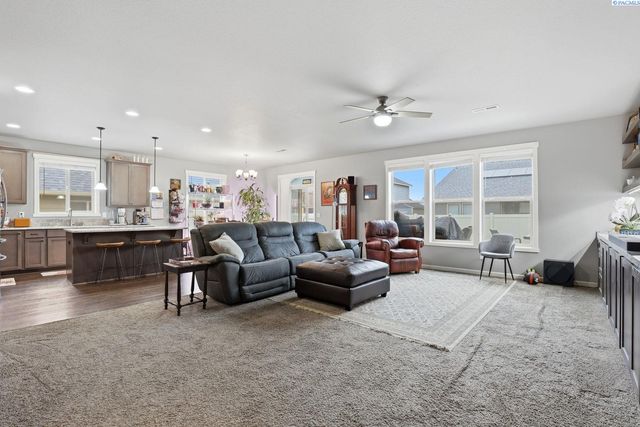 104 Bravo Street, Moxee City, WA 98936