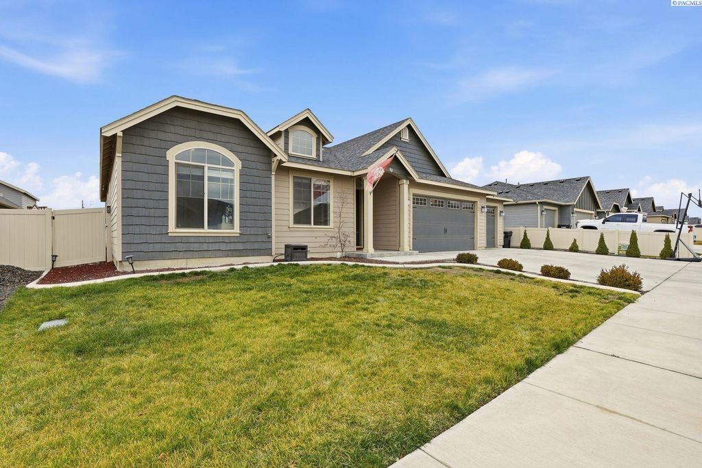 104 Bravo Street, Moxee City, WA 98936