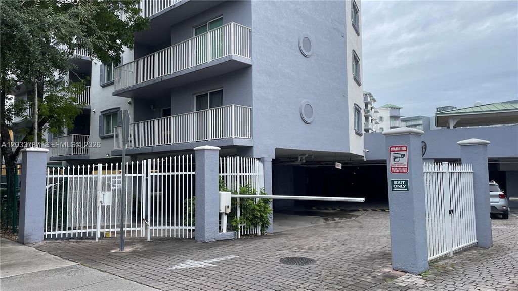 2475 NW 16th St Rd 309, Miami, FL 33125