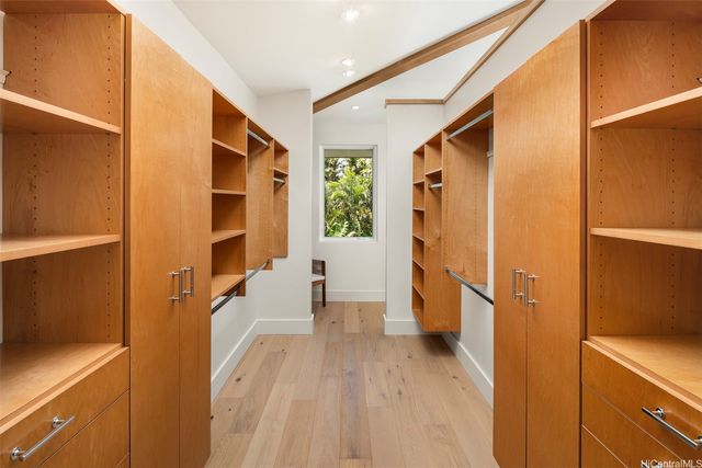 4670 Kahala Avenue, Honolulu, HI 96816