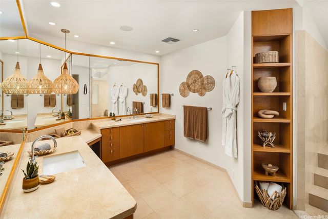 4670 Kahala Avenue, Honolulu, HI 96816