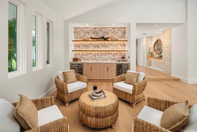 4670 Kahala Avenue, Honolulu, HI 96816