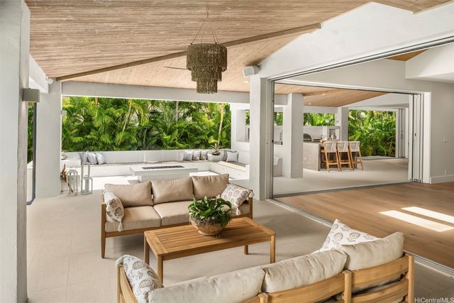 4670 Kahala Avenue, Honolulu, HI 96816