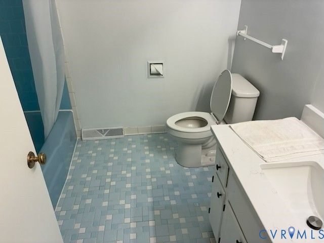 2000 Point Of Rocks Rd, Chester, VA 23836