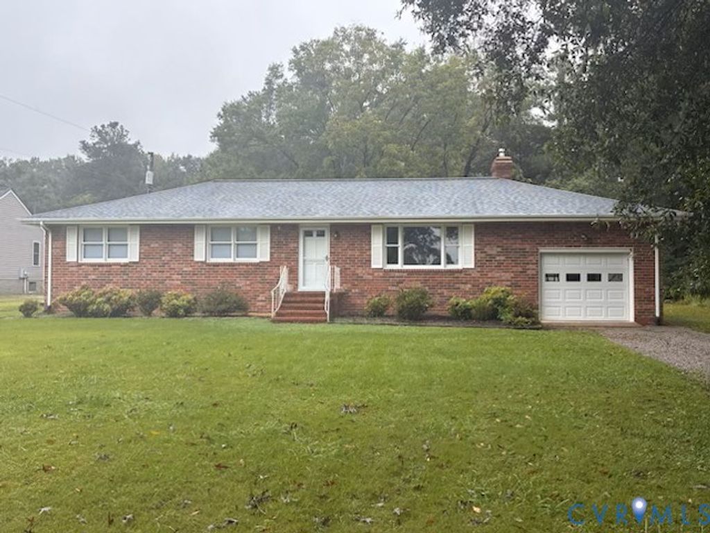 2000 Point Of Rocks Rd, Chester, VA 23836