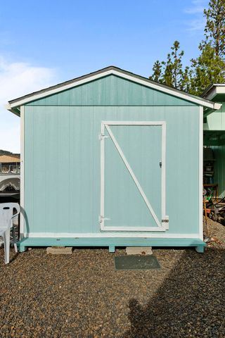 104 Hart Circle, Shady Cove, OR 97539