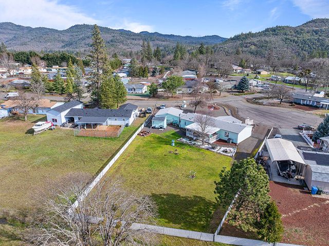 104 Hart Circle, Shady Cove, OR 97539