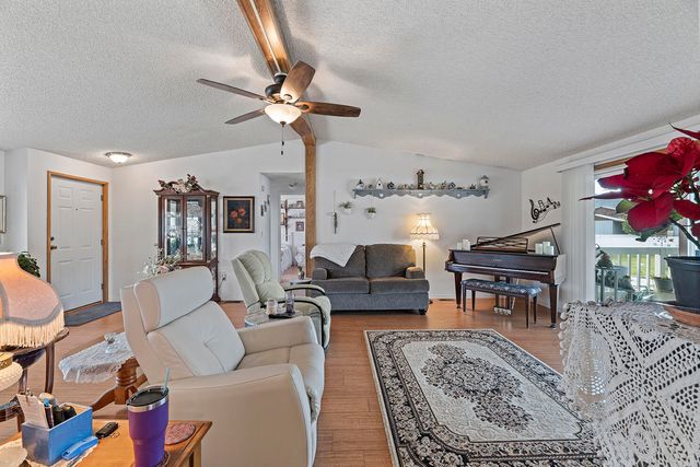 104 Hart Circle, Shady Cove, OR 97539