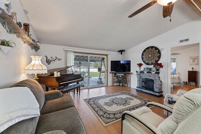 104 Hart Circle, Shady Cove, OR 97539