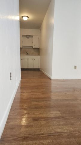 105 Avondale Street 16, Houston, TX 77006