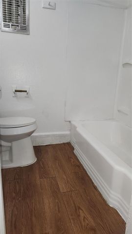 105 Avondale Street 16, Houston, TX 77006