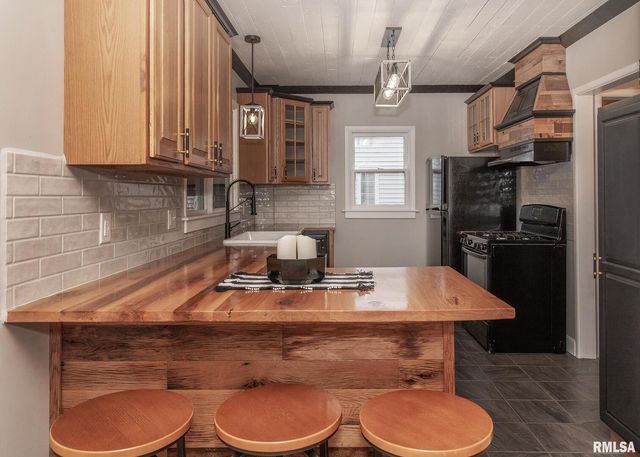 213 N WILLIAMS Street, Geneseo, IL 61254