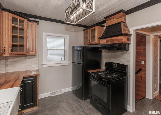 213 N WILLIAMS Street, Geneseo, IL 61254