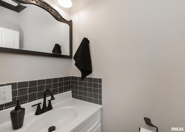 213 N WILLIAMS Street, Geneseo, IL 61254