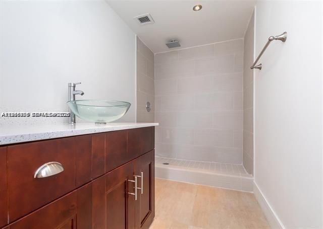 13499 Biscayne Blvd 912, North Miami, FL 33181