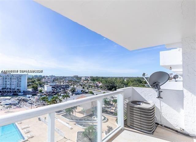 13499 Biscayne Blvd 912, North Miami, FL 33181