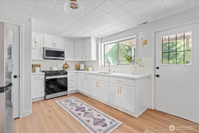 16032 22nd Avenue W, Lynnwood, WA 98087