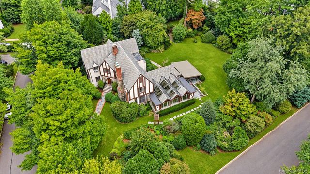 50 Circle Drive, Manhasset, NY 11030