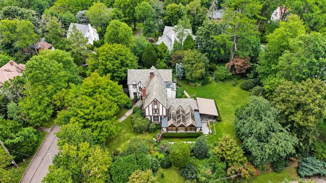 50 Circle Drive, Manhasset, NY 11030