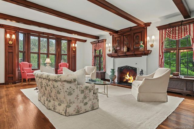 50 Circle Drive, Manhasset, NY 11030