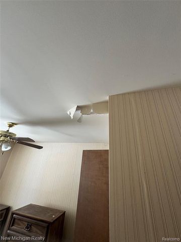 5705 Lake Grove Drive, White Lake, MI 48383