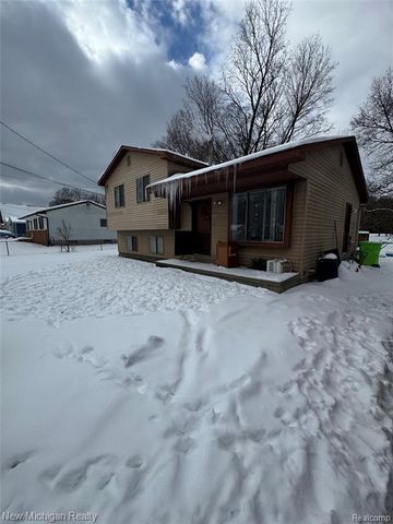 5705 Lake Grove Drive, White Lake, MI 48383