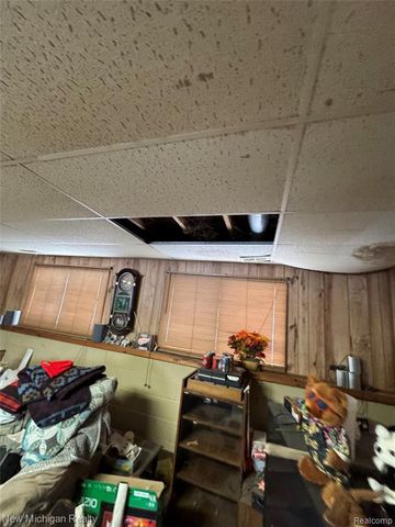 5705 Lake Grove Drive, White Lake, MI 48383