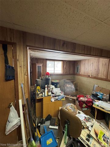 5705 Lake Grove Drive, White Lake, MI 48383