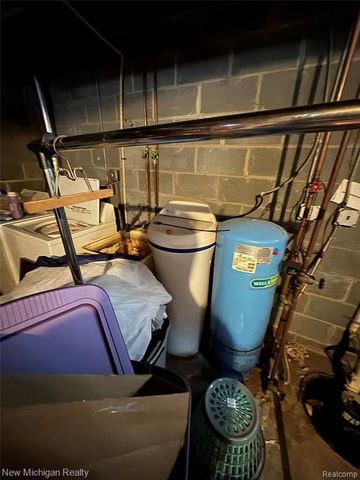 5705 Lake Grove Drive, White Lake, MI 48383