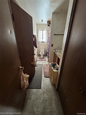 5705 Lake Grove Drive, White Lake, MI 48383