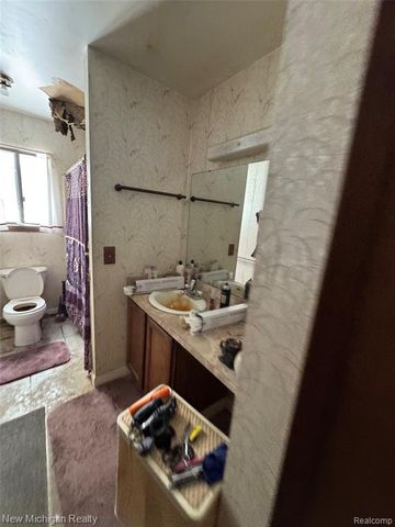 5705 Lake Grove Drive, White Lake, MI 48383