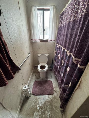 5705 Lake Grove Drive, White Lake, MI 48383