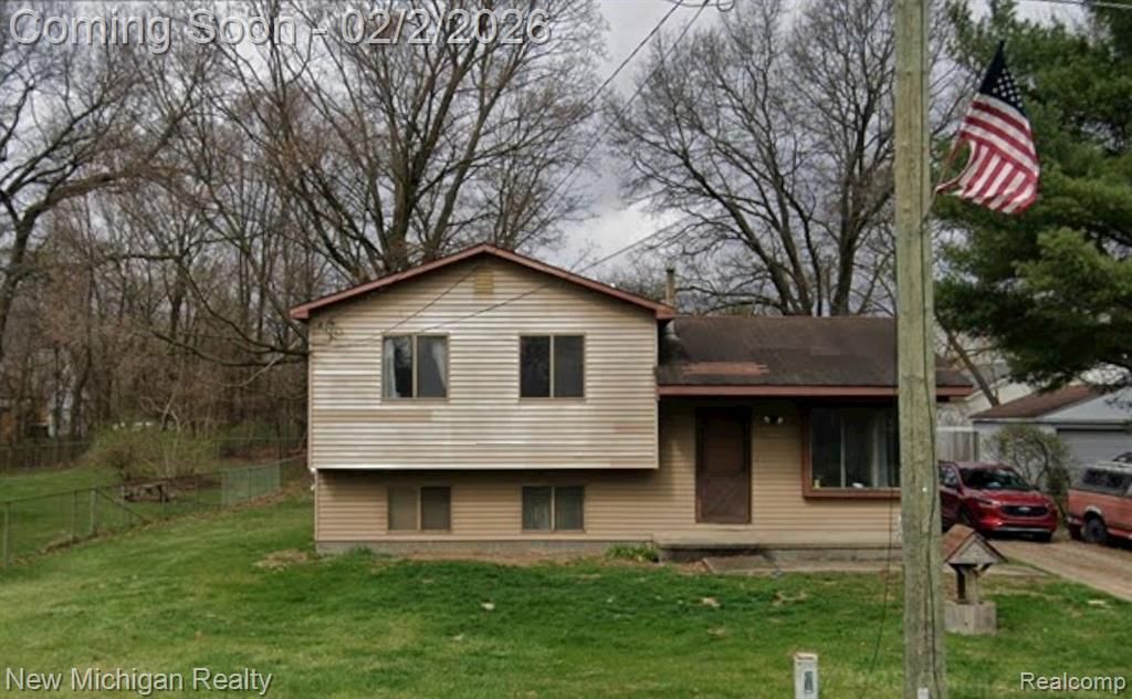 5705 Lake Grove Drive, White Lake, MI 48383