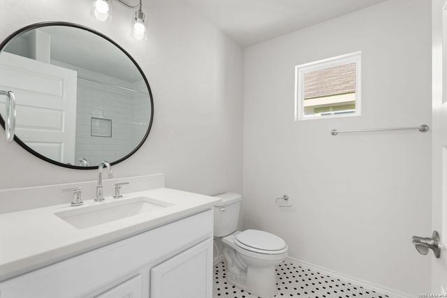 631 E Carolina St Bldg 3, San Antonio, TX 78210