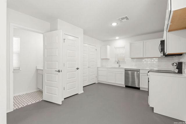 631 E Carolina St Bldg 3, San Antonio, TX 78210