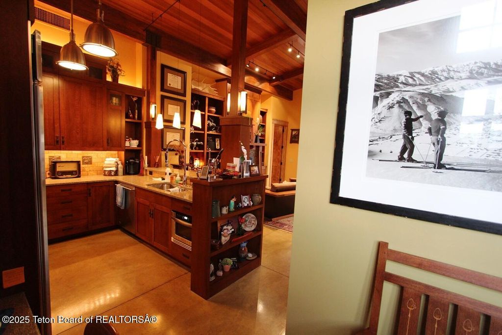 320 E BROADWAY Avenue, Jackson, WY 83001 photo 13