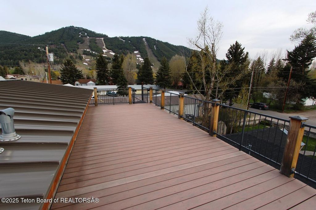 320 E BROADWAY Avenue, Jackson, WY 83001 photo 18