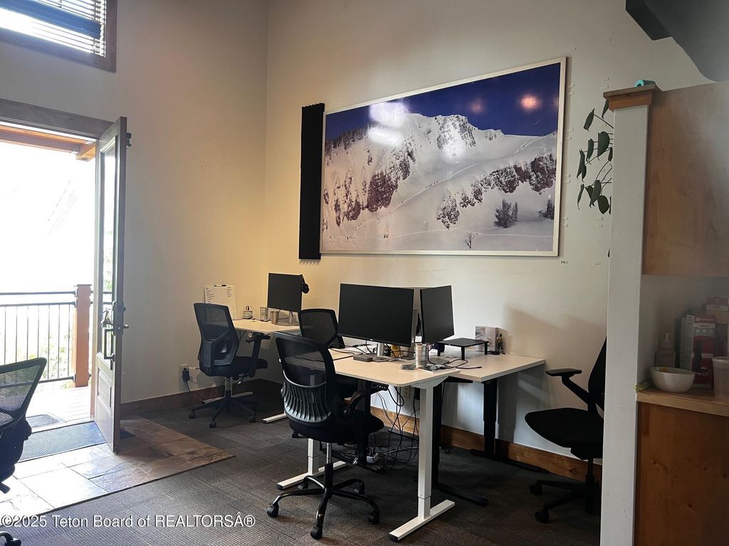 320 E BROADWAY Avenue, Jackson, WY 83001 photo 23