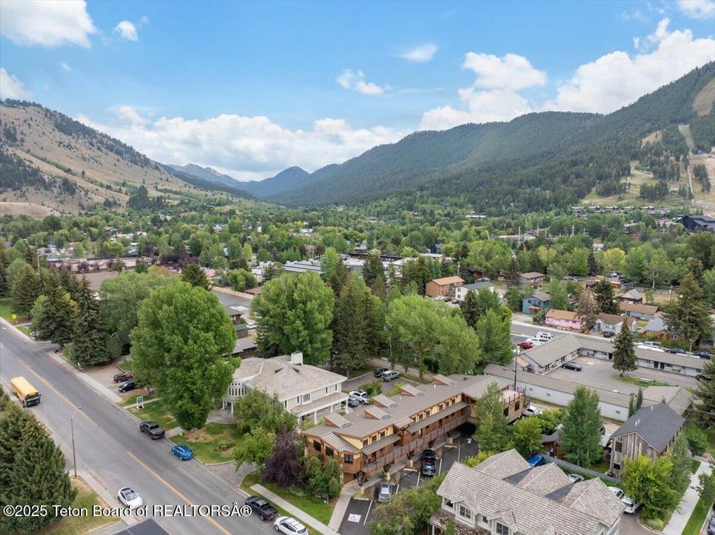 320 E BROADWAY Avenue, Jackson, WY 83001 photo 4