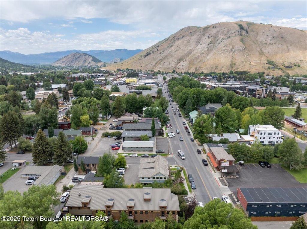 320 E BROADWAY Avenue, Jackson, WY 83001 photo 8