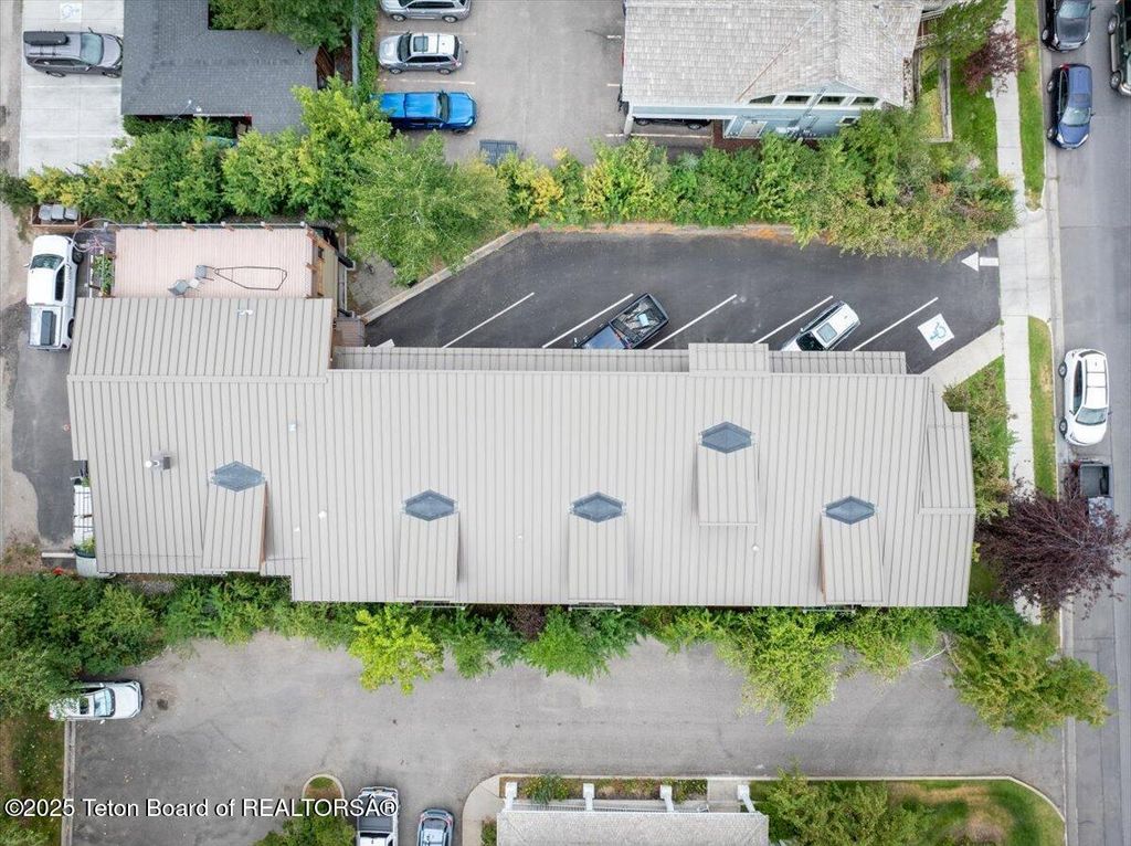 320 E BROADWAY Avenue, Jackson, WY 83001 photo 9