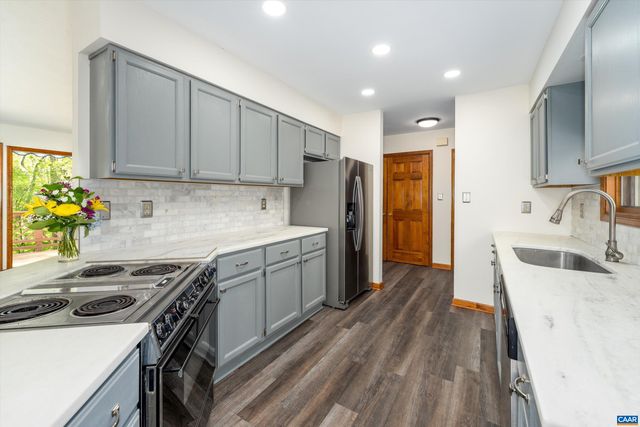 4 NUTWOOD CIR, Palmyra, VA 22963
