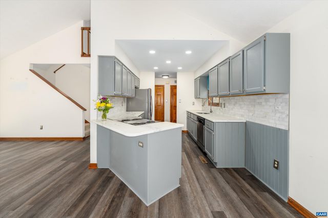 4 NUTWOOD CIR, Palmyra, VA 22963